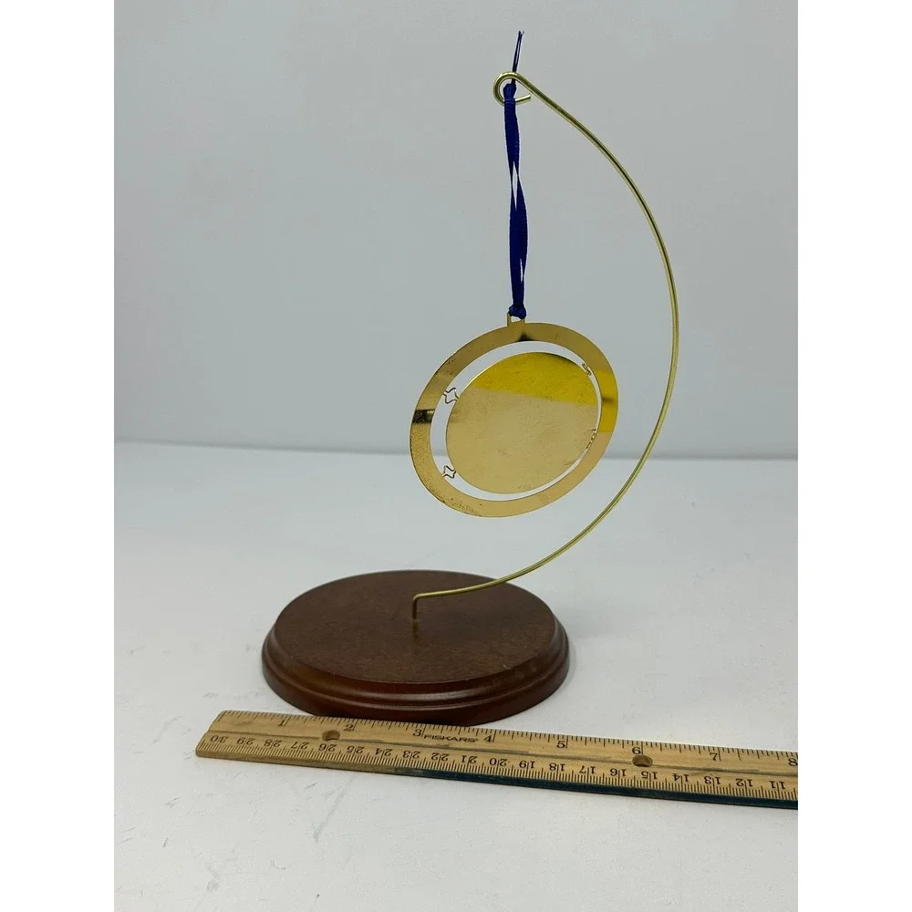 Washington and Lee University 'The Colonnade' Ornament w/ Stand A1